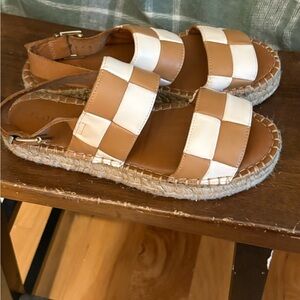 Aloha camel and white scacchi sandals size 39